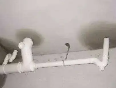 嘉鱼卫生间测漏水的几种情景